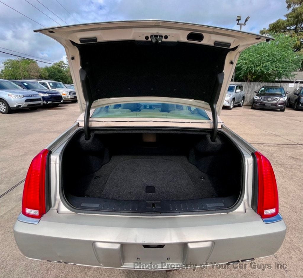 2007 Cadillac DTS Clean loaded and well maintained - 22172595 - 11