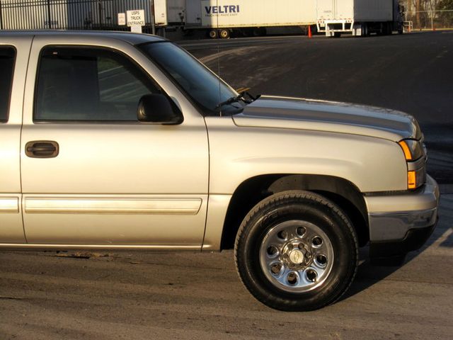 2007 Chevrolet Silverado 1500 Classic 4WD Crew Cab 143.5" LS - 22956268 - 9