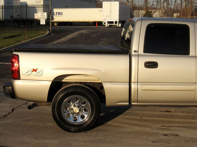 2007 Chevrolet Silverado 1500 Classic 4WD Crew Cab 143.5" LS - 22956268 - 10