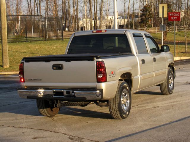 2007 Chevrolet Silverado 1500 Classic 4WD Crew Cab 143.5" LS - 22956268 - 11