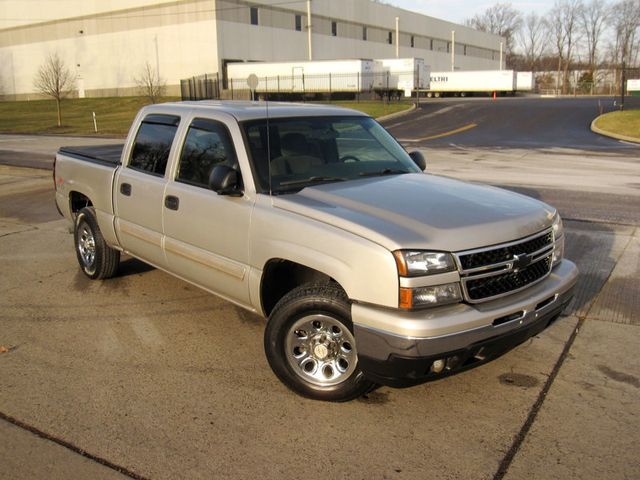 2007 Chevrolet Silverado 1500 Classic 4WD Crew Cab 143.5" LS - 22956268 - 1
