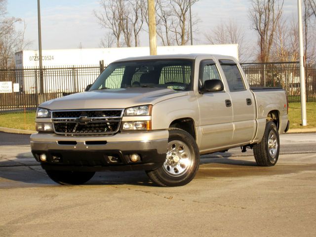 2007 Chevrolet Silverado 1500 Classic 4WD Crew Cab 143.5" LS - 22956268 - 2