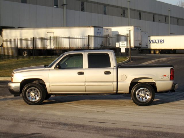 2007 Chevrolet Silverado 1500 Classic 4WD Crew Cab 143.5" LS - 22956268 - 5