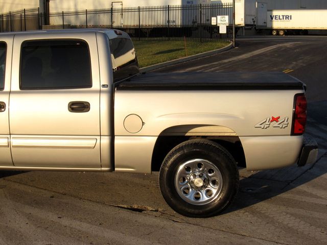 2007 Chevrolet Silverado 1500 Classic 4WD Crew Cab 143.5" LS - 22956268 - 7