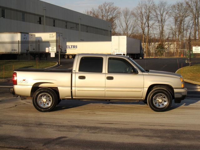2007 Chevrolet Silverado 1500 Classic 4WD Crew Cab 143.5" LS - 22956268 - 8