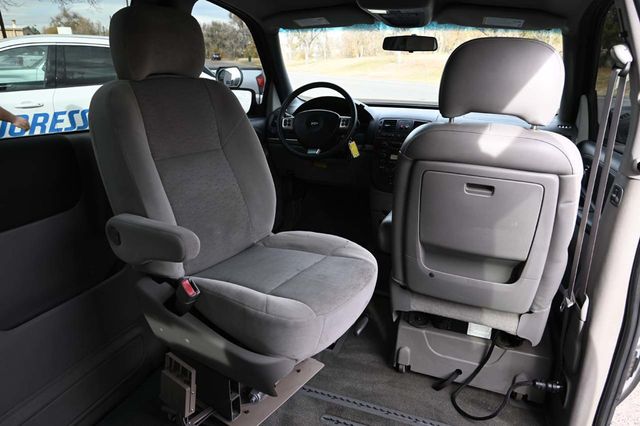 2007 Chevrolet Uplander LT Mobility Handicap Van - 22946978 - 20