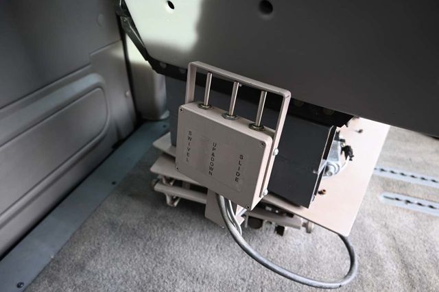 2007 Chevrolet Uplander LT Mobility Handicap Van - 22946978 - 21