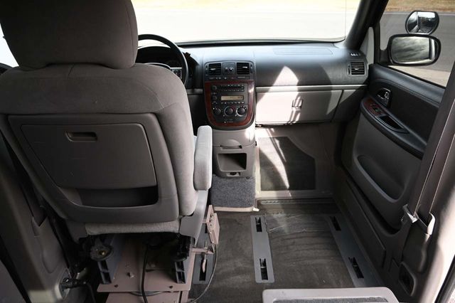 2007 Chevrolet Uplander LT Mobility Handicap Van - 22946978 - 22