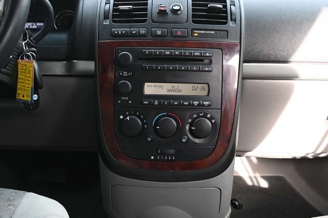 2007 Chevrolet Uplander LT Mobility Handicap Van - 22946978 - 24