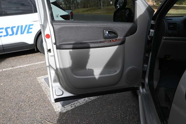 2007 Chevrolet Uplander LT Mobility Handicap Van - 22946978 - 28