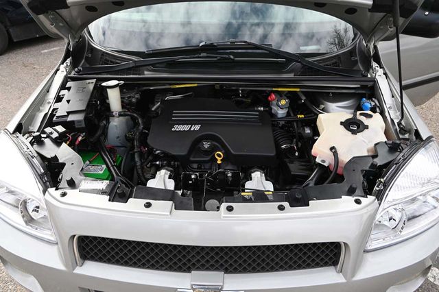 2007 Chevrolet Uplander LT Mobility Handicap Van - 22946978 - 33