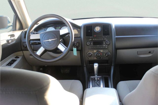 2007 Chrysler 300 4dr Sedan 300 RWD - 22961842 - 7