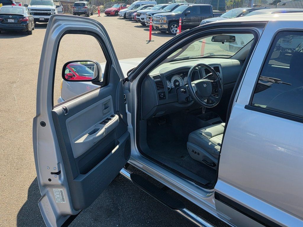 2007 Dodge Dakota SLT - 22937275 - 35