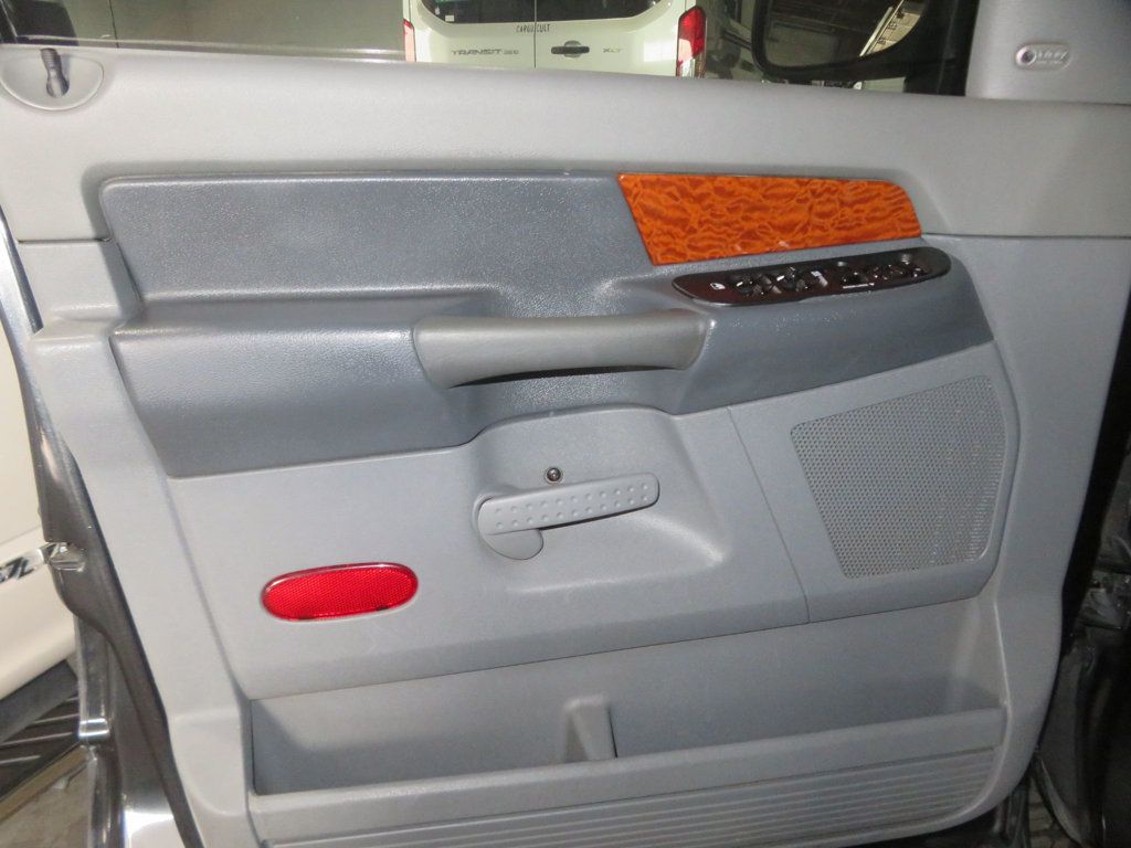 2007 Dodge Ram Laramie photo 16