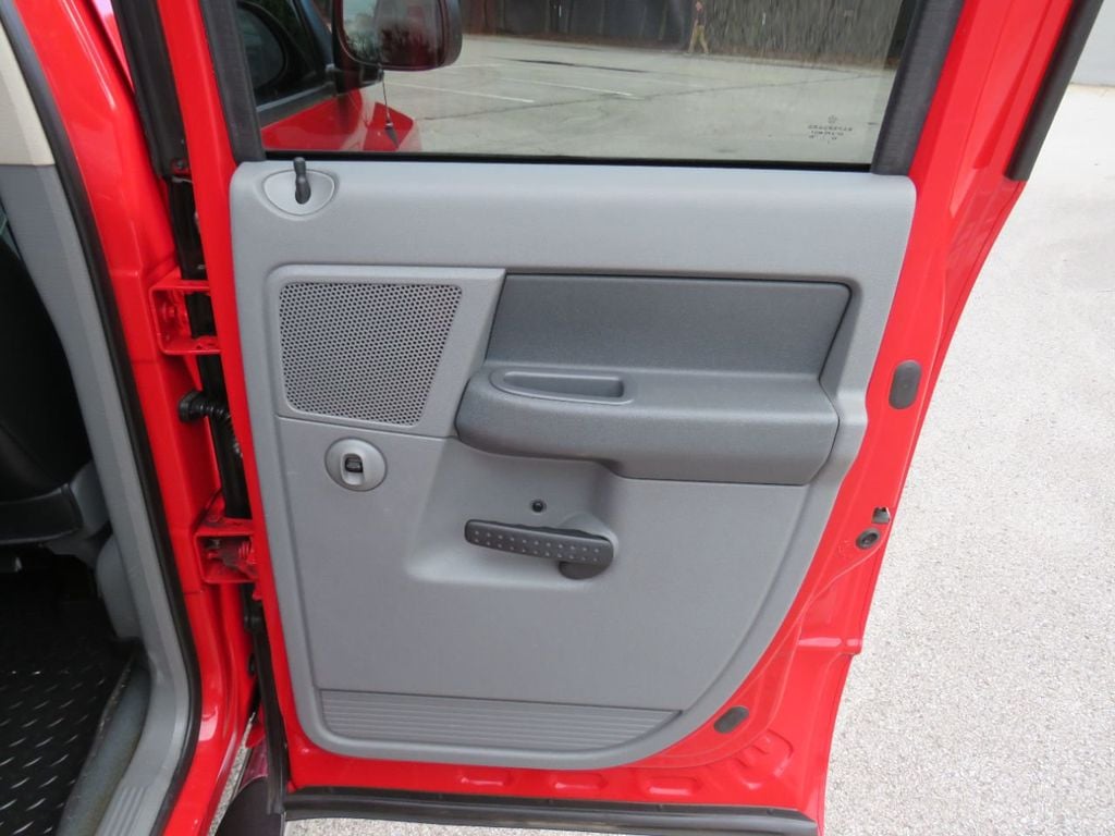 2007 Dodge Ram photo 16