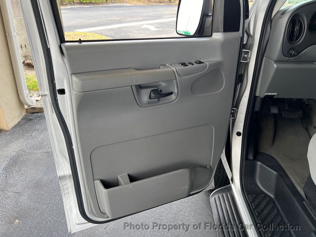 2007 Ford Econoline Wagon E-350 Super Duty XL 12-Passenger Van - 22412856 - 30