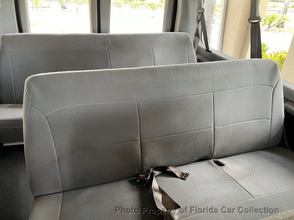 2007 Ford Econoline Wagon E-350 Super Duty XLT 12-Passenger Van - 22412856 - 46