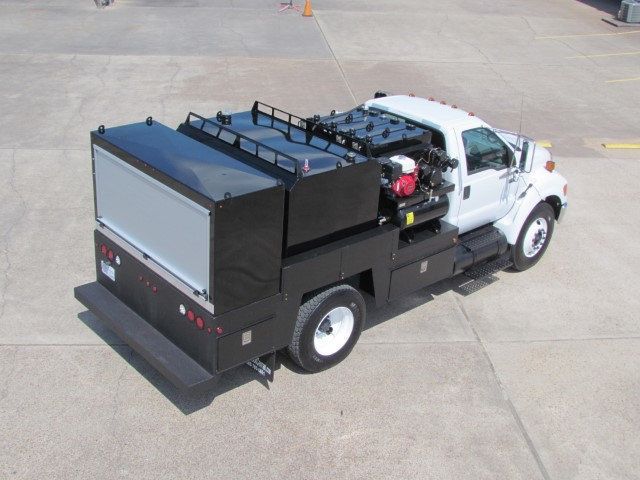 2007 Ford F750 Fuel - Lube Service Truck - 16545989 - 0