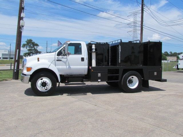 2007 Ford F750 Fuel - Lube Service Truck - 16545989 - 6