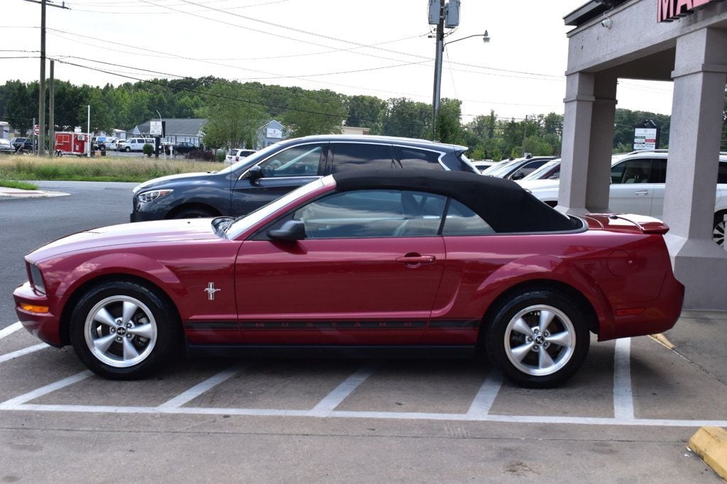 2007 Ford Mustang 2dr Convertible Deluxe - 22556965 - 4