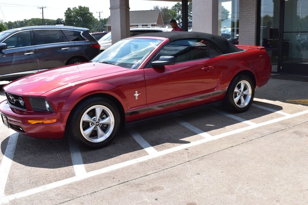 2007 Ford Mustang 2dr Convertible Deluxe - 22556965 - 7