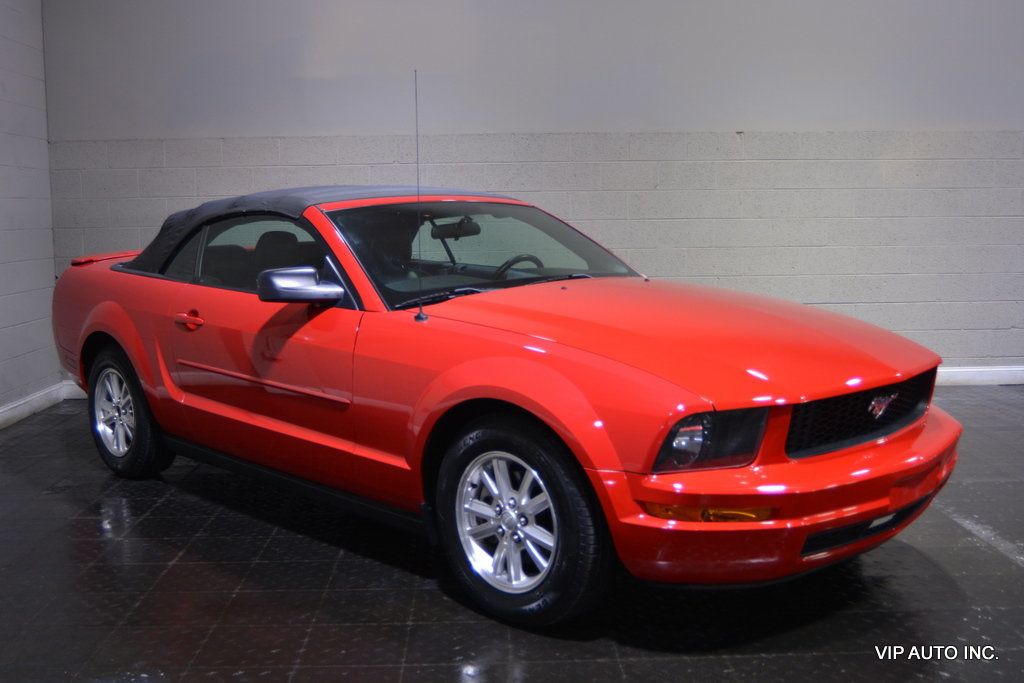 2007 Ford Mustang 2dr Convertible Deluxe - 22115776 - 0