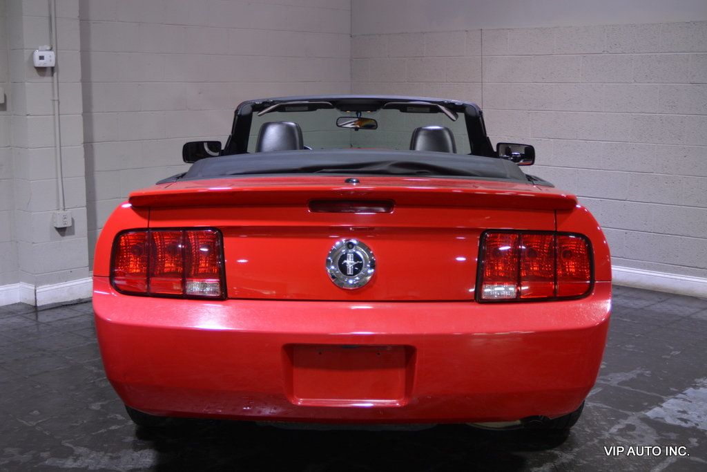 2007 Ford Mustang 2dr Convertible Deluxe - 22115776 - 19