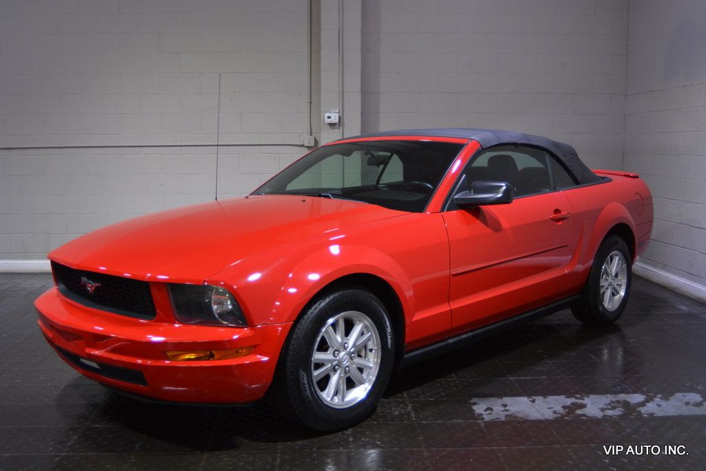 2007 Ford Mustang 2dr Convertible Deluxe - 22115776 - 37