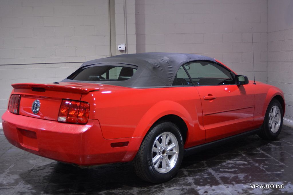 2007 Ford Mustang 2dr Convertible Deluxe - 22115776 - 3