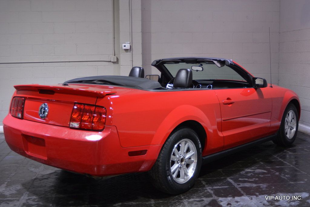 2007 Ford Mustang 2dr Convertible Deluxe - 22115776 - 41