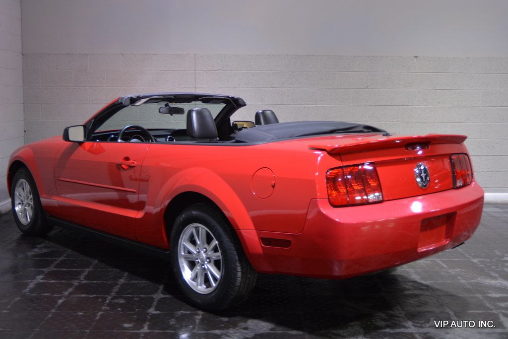 2007 Ford Mustang 2dr Convertible Deluxe - 22115776 - 42