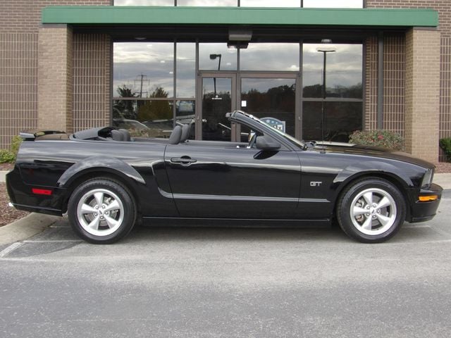 2007 Ford Mustang GT Deluxe photo 3