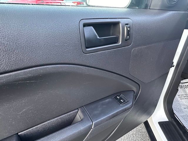 2007 Ford Mustang V6 Deluxe 2dr Fastback - 22891546 - 12