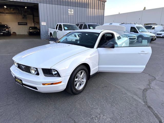 2007 Ford Mustang V6 Deluxe 2dr Fastback - 22891546 - 24