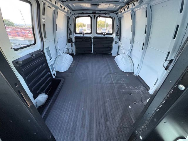 2007 GMC Savana Cargo Van RWD 2500 135" - 23034528 - 17