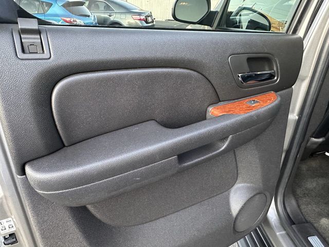 2007 GMC Yukon XL SLE 4WD 4dr SUV w/3SA - 23064566 - 14