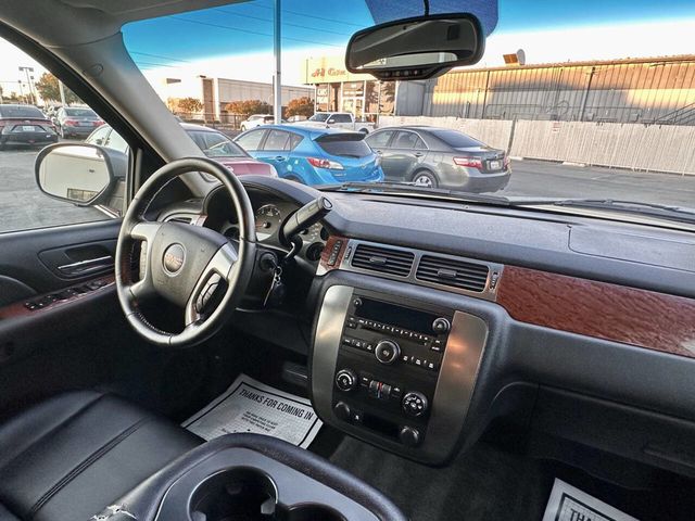 2007 GMC Yukon XL SLE 4WD 4dr SUV w/3SA - 23064566 - 23