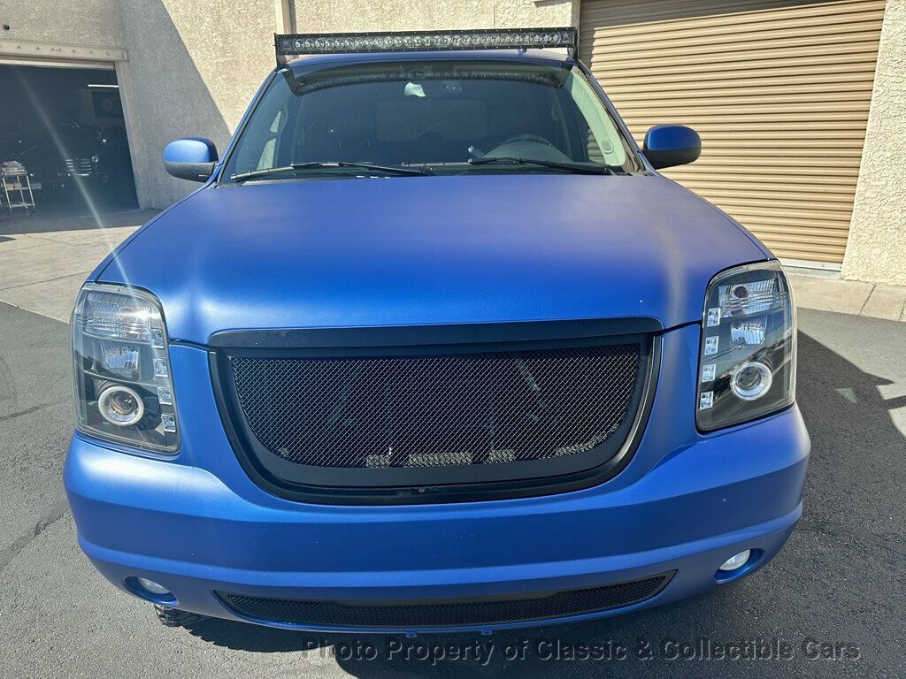 GMC Yukon XL photo 2