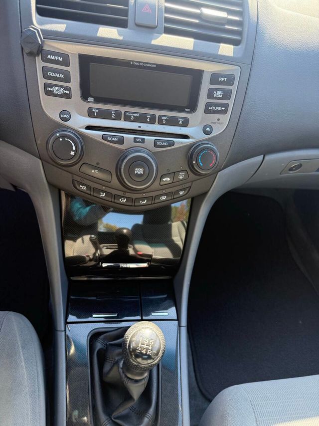 2007 Honda Accord Sedan 4dr I4 MT LX SE - 22940455 - 16