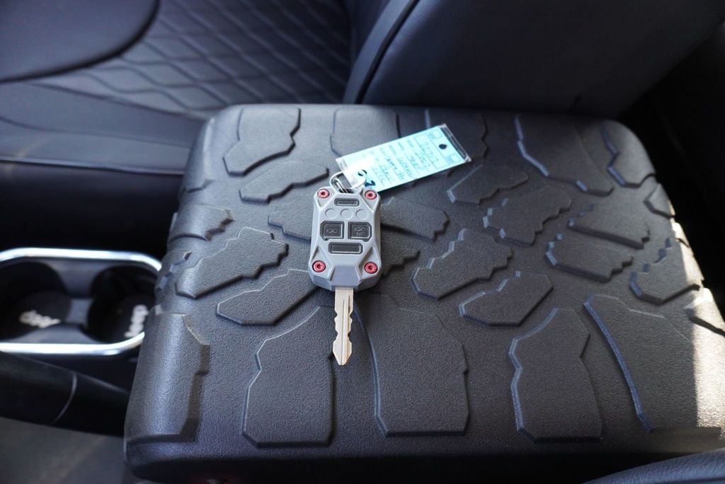 2007 Jeep Wrangler SAHARA - 22972076 - 30