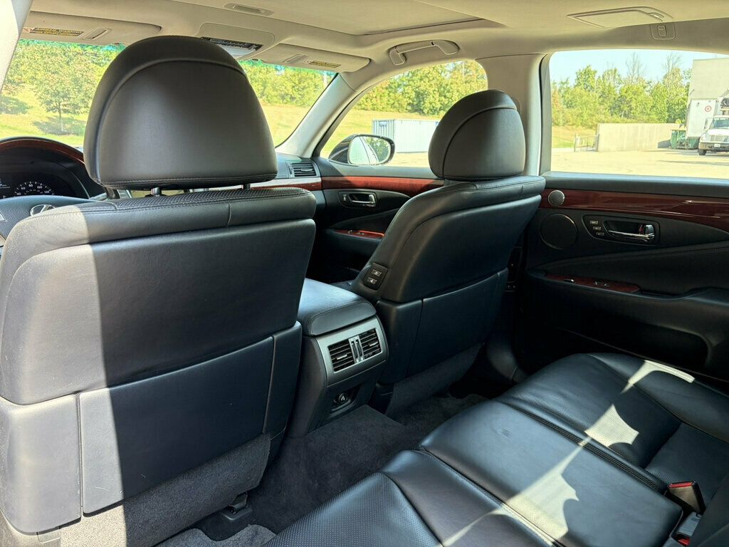 2007 Lexus LS 460 4dr Sedan - 23082838 - 19