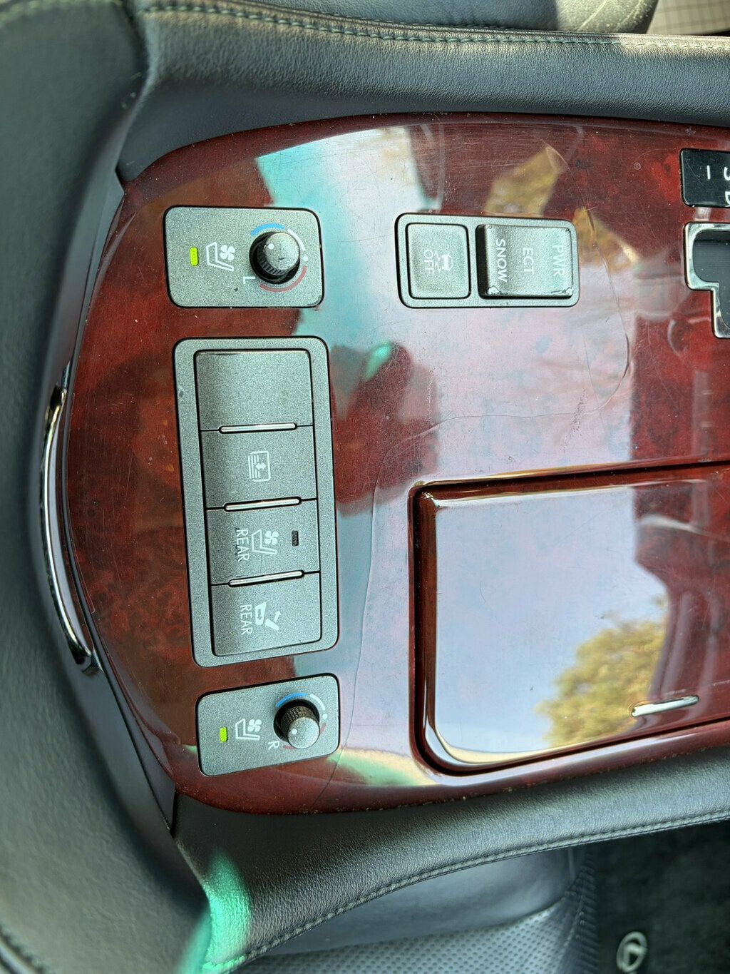 2007 Lexus LS 460 4dr Sedan - 23082838 - 38