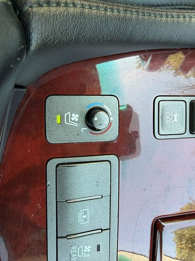 2007 Lexus LS 460 4dr Sedan - 23082838 - 39