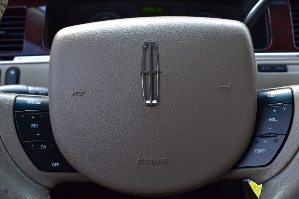 2007 Lincoln Town Car 4dr Sedan Signature Limited - 23025790 - 12