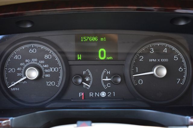 2007 Lincoln Town Car 4dr Sedan Signature Limited - 23025790 - 13