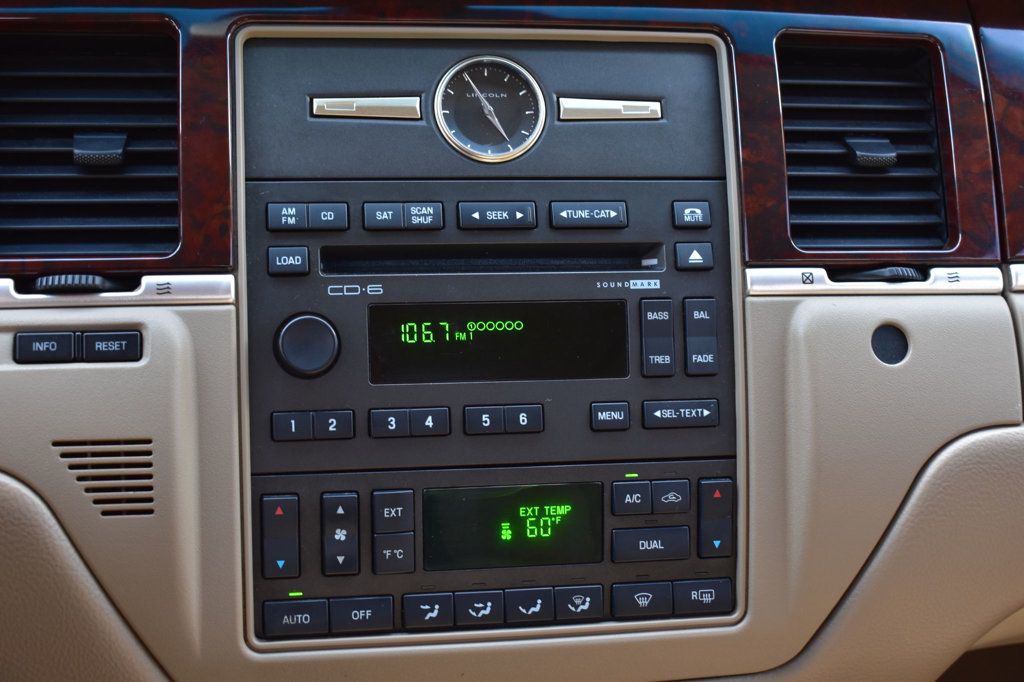 2007 Lincoln Town Car 4dr Sedan Signature Limited - 23025790 - 14