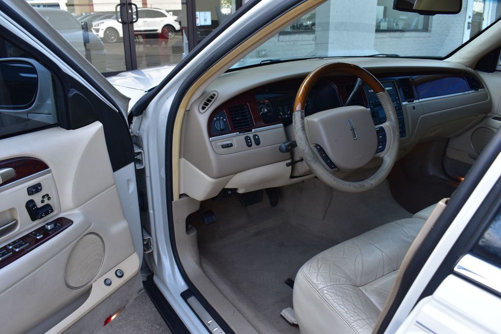 2007 Lincoln Town Car 4dr Sedan Signature Limited - 23025790 - 25