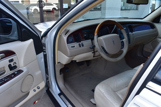 2007 Lincoln Town Car 4dr Sedan Signature Limited - 23025790 - 25