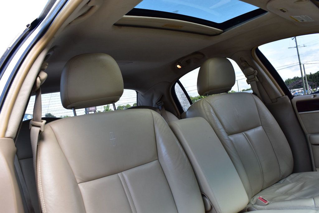 2007 Lincoln Town Car 4dr Sedan Signature Limited - 23025790 - 27
