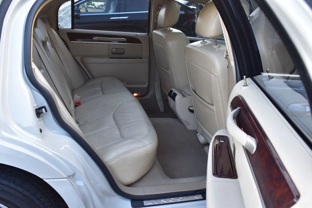 2007 Lincoln Town Car 4dr Sedan Signature Limited - 23025790 - 28